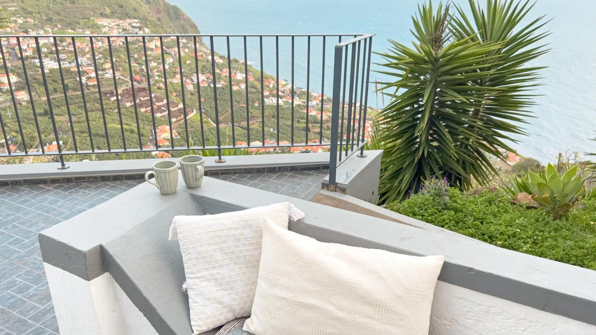 Vakantiehuis Calheta Bay View House - Family And Group Residence Arco da Calheta  Portugal